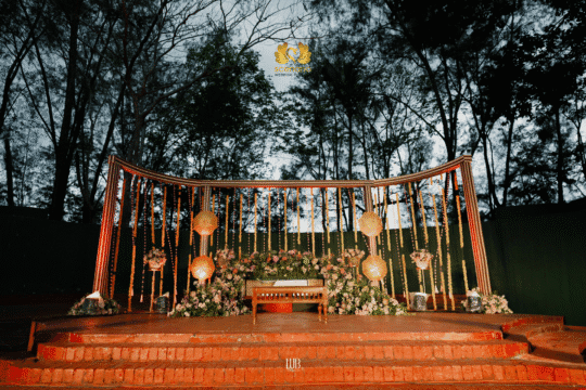 Beach Wedding vs Backwater Wedding in Kerala: Which One Fits Your Wedding Story?